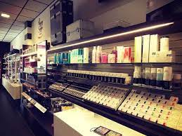 Arredamento Negozi Beauty Profumeria Parete Makeup Retail Design Furniture Accessories Make Up Nails Shop Retail Design Arredamento Design