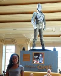 Goin Places The Michael Jackson History Statue At Mandalay Bay Mjfangirl Michael Jackson Pics Michael Jackson House Michael Jackson