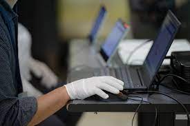 Această restricție nu se va referi la cetățenii străini și apatrizii domiciliați sau cu ședere permanentă/temporară, conducătorii auto și personalul de deservire a mijloacelor de transport, care efectuează transportarea mărfurilor, echipajele aeronavelor/navelor și brigăzilor garniturilor de tren. Vot Alegeri Locale 2020 Tot Ce Trebuie SÄƒ Stii Cum Afli SecÅ£ia De Votare Si Cate Buletine De Vot Primesti