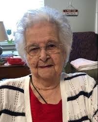 Robyn Beach's Instagram, Twitter & Facebook