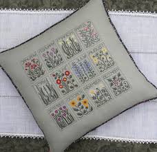 The Drawn Thread A Year Of Flowers Cross Stitch Pattern