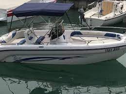 Na zalogi plovilo z naslednjo dodatno. Motorboot Ranieri Voyager 17 Open Ranieri Zur Miete Italien Boataround