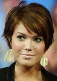 Short hair styles can look full even with just light layers. 25 Beautiful Short Haircuts For Round Faces 2017