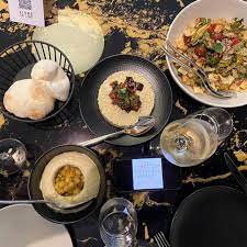 l ecole hoteliere de geneve a vos cotes julie gomez et victor charpentier etudiants a lehg au restaurant balila de lhotel longemalle apres ce temps dabstine