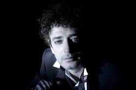 Singer/songwriter and pop experimentalist who rose to the top of argentina's music scene, both in soda stereo and as a solo act. Gustavo Cerati Dos Anos En Coma