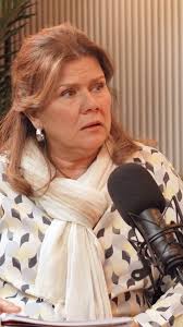 Simon-Olivier Fecteau nous raconte les débuts de la maladie d'Alzheimer de  sa mère. Ces petits oublis qu'on remarque à peine, ces mots qui  s'échappent... jusqu'à ce qu'un proche lève le drapeau ...