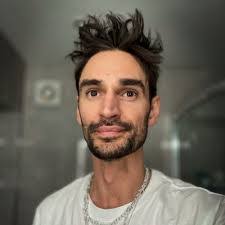 Dan Lancaster's Instagram, Twitter & Facebook