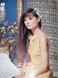 Pin By Lalasea On Gorgeous Moms And Ladies Audrey Hepburn Long Hair Styles Audrey Hepburn Style