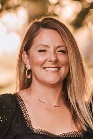 Katie Linder's Instagram, Twitter & Facebook