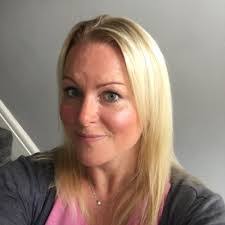 Lara Jones's Instagram, Twitter & Facebook