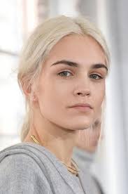This post originally ran in may of 2013, but we are rerunning it so bieber could learn about his forebears. Le Fashion 27 Beauties With Bold Brows Blonde Hair Dark Eyebrows Bleach Blonde Hair Platinum Blonde Hair