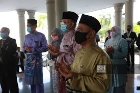 Ahmad faizal azumu dilantik menteri besar perak. Saarani Mula Tugas Mb Perak Ke 14