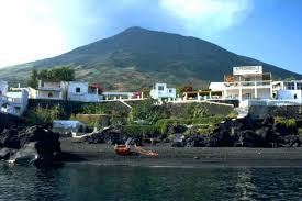 They utilize the same ingredients to achieve. Stromboli By Night Cst Tropea