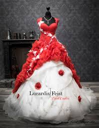 Jetzt 651 brautkleider weiss mit rot im preisvergleich auf preisfin vergleichen und aktuelle angebote mit günstigen preisen finden. Schwarzes Brautkleid Lucardis Feist Extravagante Brautmode Hochzeitsanzuge Und Ausgefallene Gehrocke