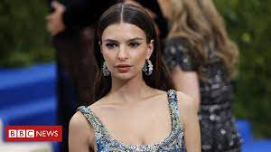 Emily ratajkowski stands tall at a height of 5 feet 7 inches or 1.7m (170cm) and weighs around 54 kg or 119 pounds. Emily Ratajkowski Sponsors Bantry Basketball Club In County Cork Bbc News