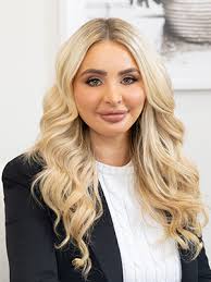 Bethany Longfellow's Instagram, Twitter & Facebook