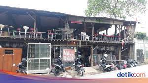 Kami akan membeli berbagai barang bekas rumah tangga saudara, seperti tv, kulkas, lemari pakaian dan lain sebagainya baik dalam keadaan normal maupun rusak. Berbelanja Ke Mal Rongsok Pusatnya Barang Bekas Di Depok