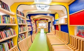 Un Charmant Bibliobus Signe Lava Bibliotheque Mobile Cafe Bibliotheque Maison Container