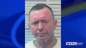 Bus driver braids hair of little girl whose mother died