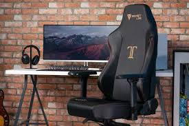The titan has a ton of adjustment options, including the ability to recline back 165°. Titan Series Gaming Chairs Secretlab Eu