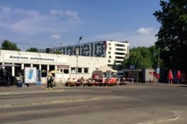 Murcki pod względem budowy geologicznej znajdują się w zapadlisku górnośląskim.obszar ten ma budowę zrębową.na przełomie dewonu i karbonu zostało zaburzone paleozoiczne podłoże wyżyny ślaskiej poprzez utworzenie zapadliska, które w okresie karbonu zostało wypełnione przez zlepieńce, piaskowce i łupki ilaste zawierające pokłady węgla kamiennego. Bushaltestelle Katowice Dworzec Autobusowy Zentraler Omnibusbahnhof Kattowitz