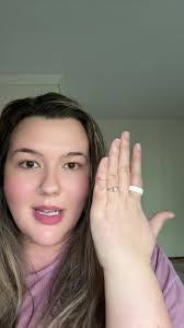 Anna Walker's Instagram, Twitter & Facebook