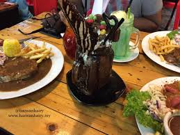 Menu makanannya juga begitu mengamit nostalgia dengan signature menu seperti nasi himpit menyongek. Ahmad S Kitchen Makanan Western Best Di Sungai Buloh Mny Homestay Shah Alam