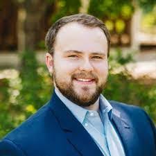 Elliot Shelton's Instagram, Twitter & Facebook