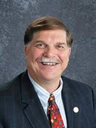 Greg Hicks receives Excellence in Educational Leadership Award