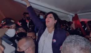 عبير موسي و زوجة اسكوبار يثيران الجدل في الفايسبوك. Ø¹Ø¨ÙŠØ± Ù…ÙˆØ³Ù‰ ØªÙ‡Ø¯Ø¯ Ø¨Ø§Ù„Ø§Ù†ØªØ­Ø§Ø± ÙˆØªØ·Ù„Ø¨ Ù…Ù† Ø£Ù†ØµØ§Ø±Ù‡Ø§ Ø­Ø¨Ù„ Ù„Ø´Ù†Ù‚ Ù†ÙØ³Ù‡Ø§ ÙˆØ·Ù† ÙŠØºØ±Ø¯ Ø®Ø§Ø±Ø¬ Ø§Ù„Ø³Ø±Ø¨