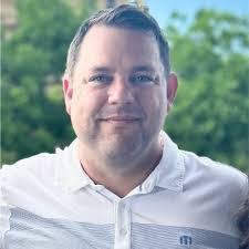 Dara Thach's Instagram, Twitter & Facebook