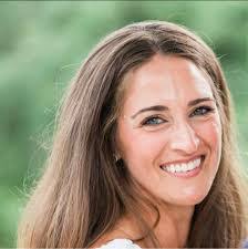 Eliza Everett's Instagram, Twitter & Facebook