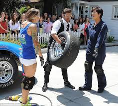 Christmas abbott is the first female member of a nascar pit crew. Kris Jenner Learns To Change A Racing Car Tire With The Help Of Ryan Seacrest Daily Mail Online