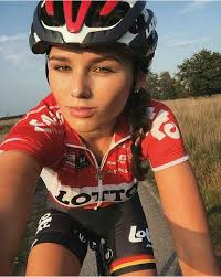 Pin Von Mehmet Besler Auf Cycling Women In 2020 Radfahren Madchen Madchen Auf Fahrradern Frauen Fahrrad