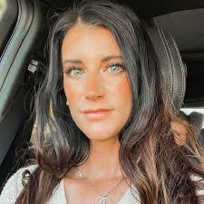 Megan Roach's Instagram, Twitter & Facebook