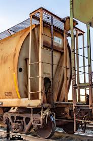 Covered Hopper Train Car End Rust In 2020 Railroad Pictures Railroad Photos Rail Car