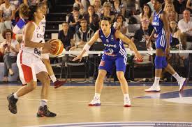 La dumerc plutôt invisible que m'avait décrite jm en parlant du premier acte, était revenue sur le parquet amandinois plus déterminée que jamais, guidant les berruyères par des inspirations somptueuses et. Basket Equipe De France Celine Dumerc Marine Johannes A Tout Pour Reussir Liberte Caen