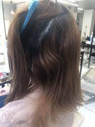 髪の毛がはねる原因は根元にあり。綺麗に収まるナチュラルヘアを叶える方法&予防策｜MERY