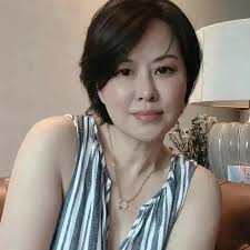 💬Angela 𝐜𝐨𝐦𝐞𝐧𝐭𝐨́ 𝐭𝐮 𝐟𝐨𝐭𝐨: Oye, tú... En serio, ¿me vas a  contestar algún día? 😏 Te estoy molestando, ¿es eso? 😔