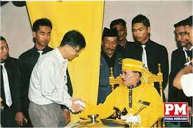 Ask anything you want to learn about raja noor by getting answers on askfm. 1 Juta Rakyat Malaysia Menyokong Raja Noor Jan Ditabalkan Sultan Melaka Home Facebook