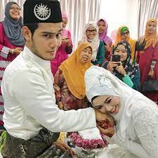 Check spelling or type a new query. Perghhh Inilah Biodata Penuh Isteri Hafidz Roshdi Yang Bukan Calang Calang Orang Rotikaya Malaysia