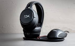 Hyperx Cloud Flight S Qi Gaming Headset Wirelessly Charges On Its Left Ear Cup In 2020 Gaming Headset Wireless Gaming Headset Hyperx