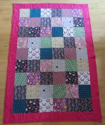 Patchworkdecke nähen mit schrittweiser anleitung einzigartiges geschenk für anfänger wie profis reizvoll hochwertiges wohnaccessoire selbstgemachte decke für eigenen nachwuchs hübscher bettüberwurf. Auftragsarbeiten