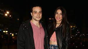 Αυτοί είναι οι δύο τραγουδιστές που συζητούν για το survivor. Arhs Makrhs Ti Apanta Sta Dhmosieymata Poy Miloyn Gia Xwrismo Apo Thn Anna Maria Bellh Znews