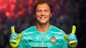 Он был куплен «шахтером» у «ворсклы» 13 декабря 2006 г. Pyatov Ne Sygral Proshalnyj Match Za Shahter Potyanuv Spinu U Holodilnika Fanday