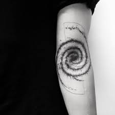 Black And White Galaxy Tattoo Ideas Pin By Feyzican Seyhan On Inkspuration Spiral Tattoos Astronomy Tattoo Black Hole Tattoo