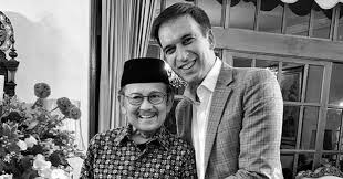 Siapa yang tidak kenal dengan bj habibi, beliau adalah anak bangsa berprestasi di kancah internasional. Kenang Bj Habibie Manoj Punjabi Sosok Inspiratif Dan Sangat Positif Okezone Celebrity