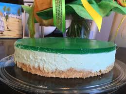 Gut gekühlt schmeckt sie im sommer. Doppelte Waldmeister Philadelphia Torte Mit Pfirsich Zu Meinem Geburtstag Auch Moglich Mit Hugo Philadelphia Torte Ohne Backen Kuchen Und Torten Rezepte Kuchen Und Torten