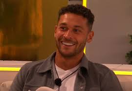 The eight-word sentence that ‘proves’ Callum is jealous of Molly and Tom