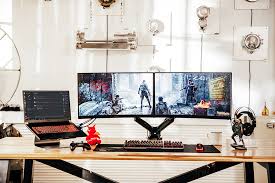 I'm an avid gamer and tech enthusiast, too. Connect Your Laptop To Multiple Gaming Monitors